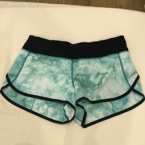 Lululemon speed shorts size 6 green tie dye